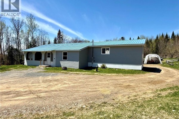 Bath (# pieces 1-6) - 19 Route 570, Bannon, NB E7L3S3 Photo 2