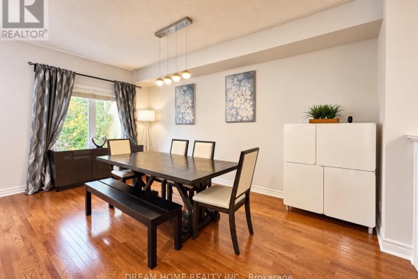 Family room - 19 Rustic Avenue, Richmond Hill, ON L4S2R8 Photo 2