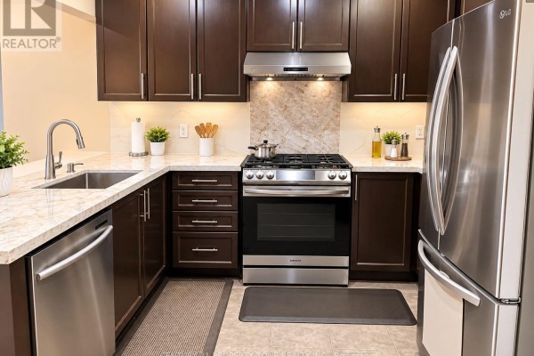 Kitchen - 19 Signature Lane, Brampton, ON L7A0T2 Photo 2