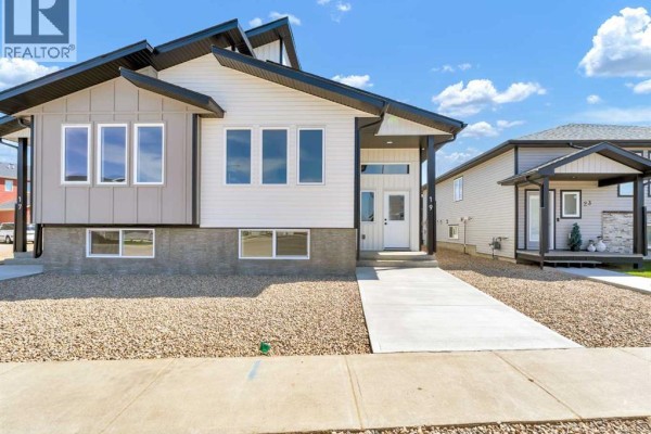 Living room - 19 Somerside Gate Se, Medicine Hat, AB T1B0M1 Photo 2