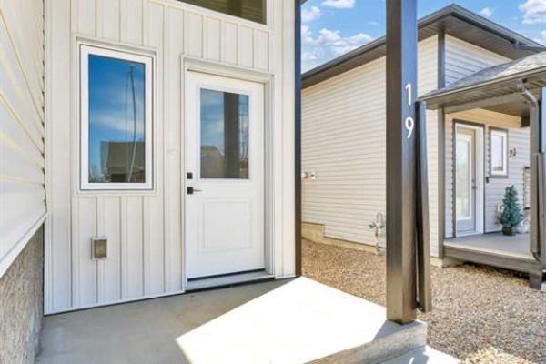 Primary Bedroom - 19 Somerside Gate Se, Medicine Hat, AB T1B0M1 Photo 5