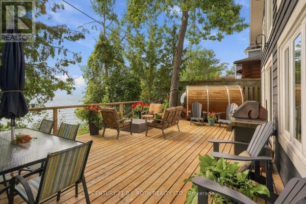 Living room - 19 Stanley Avenue, Oro Medonte, ON L0L2X0 Photo 4