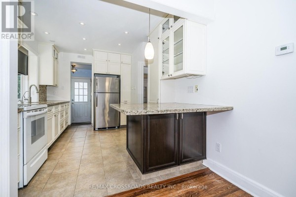 Primary Bedroom - 19 Strathgowan Crescent, Toronto, ON M4N2Z6 Photo 5