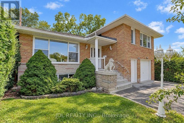 Dining room - 19 Sweeney Drive, Toronto, ON M4A1T1 Photo 2