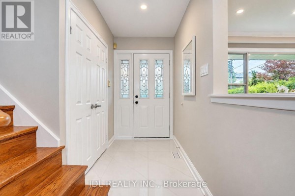Kitchen - 19 Sweeney Drive, Toronto, ON M4A1T1 Photo 3