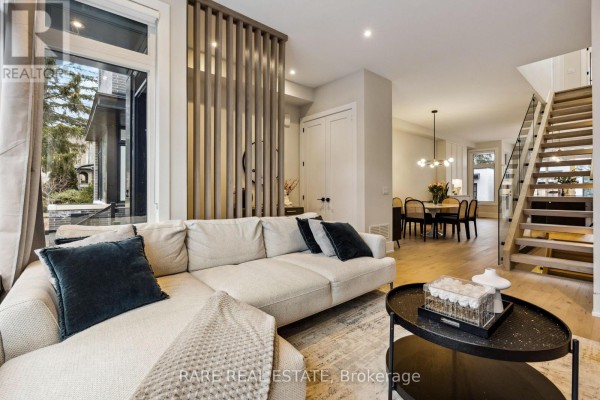 Living room - 19 Twenty-ninth Street, Toronto, ON M8W3A9 Photo 4