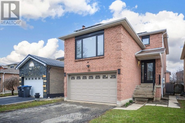 19 Wayne Nicol Drive, Brampton, ON, photo 3