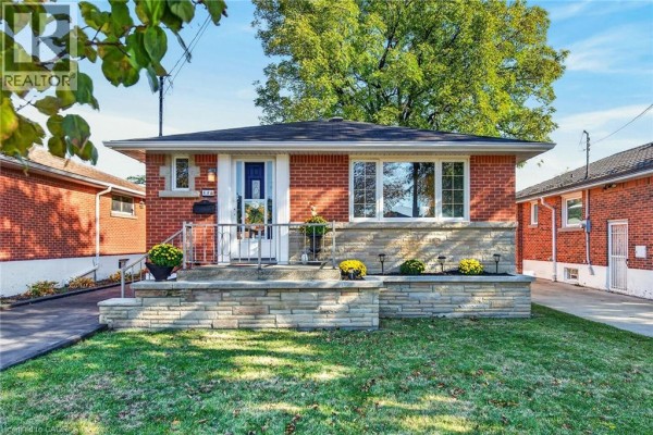 Laundry room - 19 Welbourn Drive, Hamilton, ON L9A3N1 Photo 2