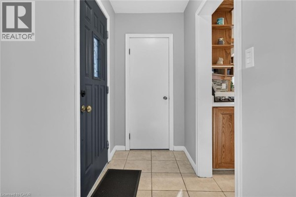Recreation room - 19 Welbourn Drive, Hamilton, ON L9A3N1 Photo 3