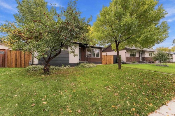 Eat in kitchen - 19 Whiteshell Avenue, Winnipeg, MB R2C2R7 Photo 3