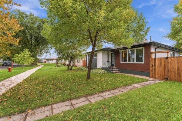 Primary Bedroom - 19 Whiteshell Avenue, Winnipeg, MB R2C2R7 Photo 4