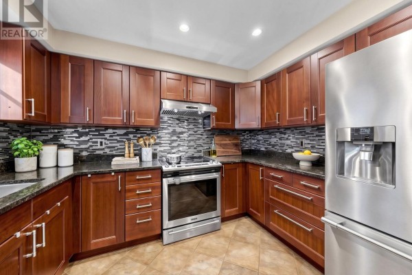 Kitchen - 19 Wigston Court, Whitby, ON L1R2B9 Photo 4