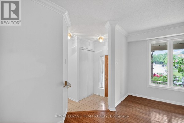 Living room - 19 Windhurst Drive, Ottawa, ON K2G6G5 Photo 4