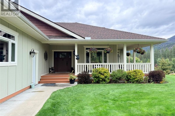 190 1st Avenue, Christina Lake, BC, photo 3