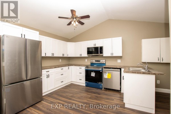 190 Munroe Street, West Elgin, ON N0L2P0 Photo 5