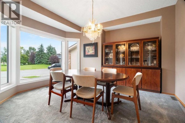 4pc Bathroom - 190 Woodpark Circle Sw, Calgary, AB T2W6G1 Photo 2