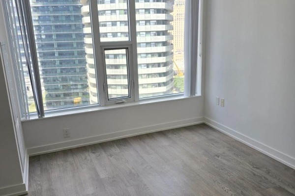 Den - 1901 - 10 York Street, Toronto, ON M5J0E1 Photo 5