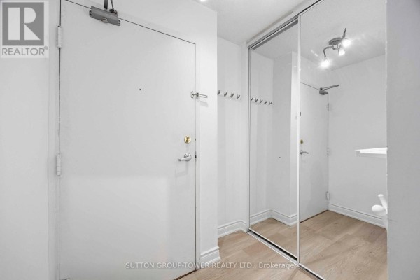 Dining room - 1901 - 3077 Weston Road, Toronto, ON M9M3A1 Photo 5