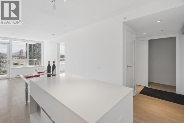 1901 908 Quayside Drive, New Westminster, BC V3M0L4 Photo 4