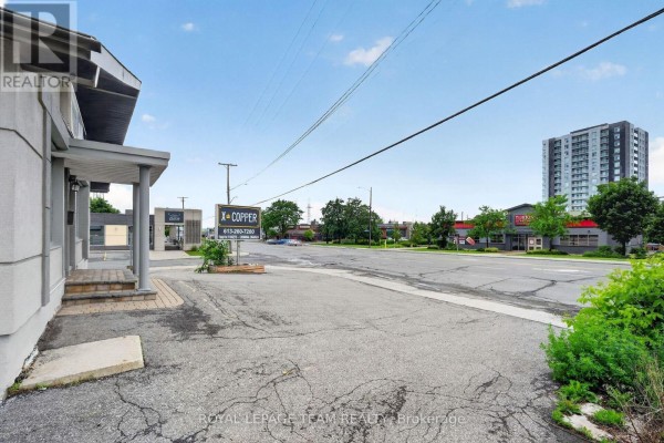 1901 Bank Street, Ottawa, ON, photo 3
