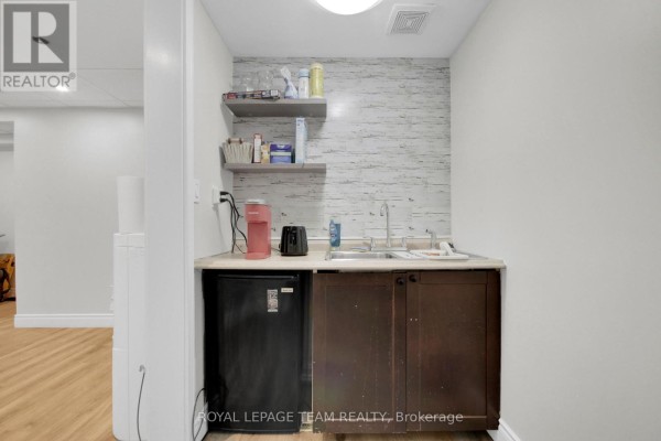 1901 Bank Street, Ottawa, ON K1V8A1 Photo 5