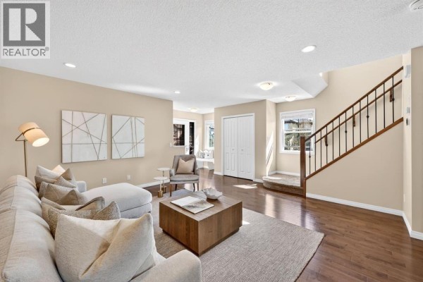 Foyer - 1901 Baywater Alley Sw, Airdrie, AB T4B0T4 Photo 5