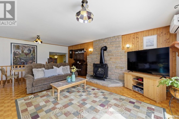 Living room - 1901 Nash Road, Clarington, ON L1C6S6 Photo 5