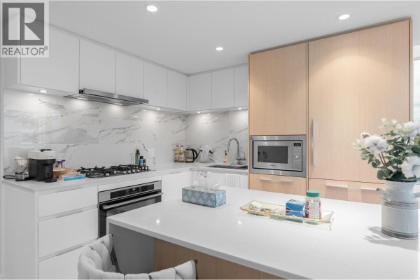 1902 1500 Fern Street, North Vancouver, BC V7J0E6 Photo 2