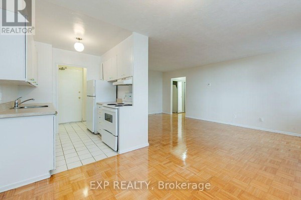 1903 - 10 Huntley Street, Toronto, ON M4Y2K7 Photo 5