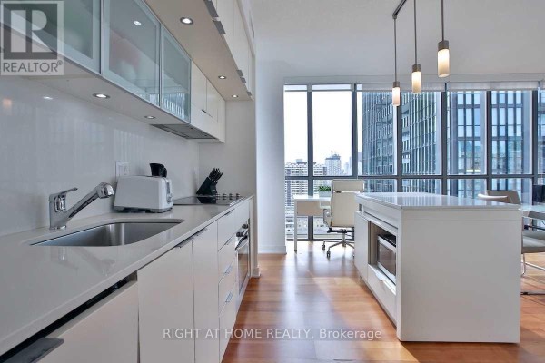 Kitchen - 1903 - 110 Charles Street E, Toronto, ON M4Y1T5 Photo 3
