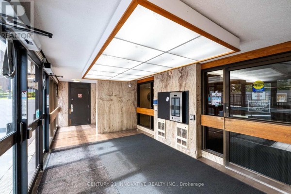 Kitchen - 1903 - 3 Massey Square, Toronto, ON M4C5L5 Photo 3