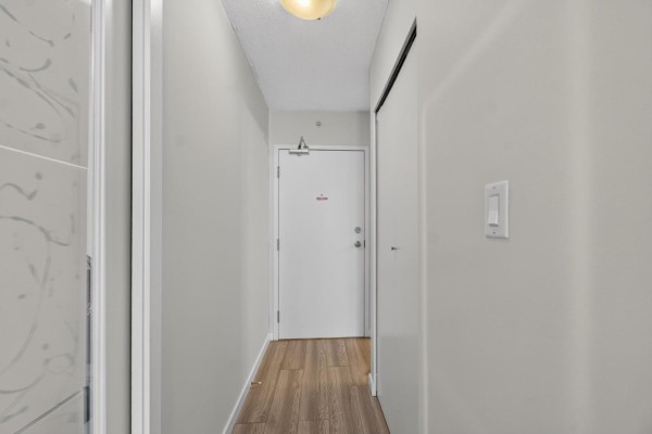 1903 13688 100 Avenue, Surrey, BC V3T0G9 Photo 2