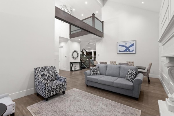 19031 60b Avenue, Surrey, BC V3S8C9 Photo 5