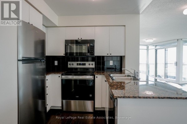 Living room - 1904 - 231 Fort York Boulevard, Toronto, ON M5V1B2 Photo 3