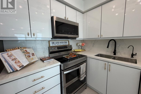 Kitchen - 1904 - 5740 Yonge Street, Toronto, ON M2M0B1 Photo 2