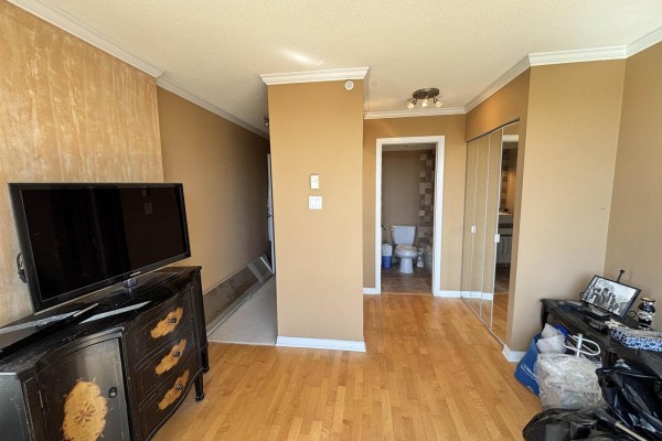 1904 14820 104 Avenue, Surrey, BC V3R0V9 Photo 5