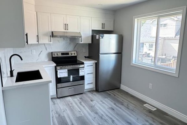 Kitchen - 1904 Buckingham Drive Unit# 2, Windsor, ON N8T2B1 Photo 5
