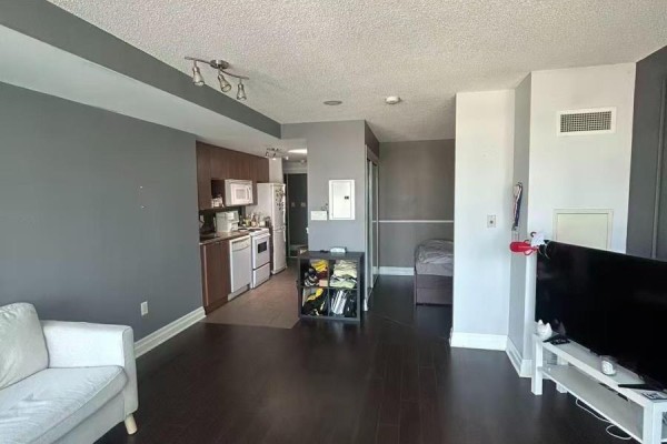 1905 - 11 Brunel Court, Toronto, ON M5V3Y3 Photo 5