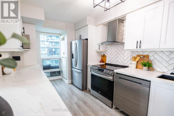 Kitchen - 1905 - 155 Legion Road N, Toronto, ON M8Y0A7 Photo 4