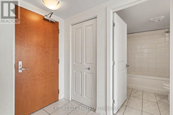 Bathroom - 1905 - 195 Besserer Street, Ottawa, ON K1N0B6 Photo 4