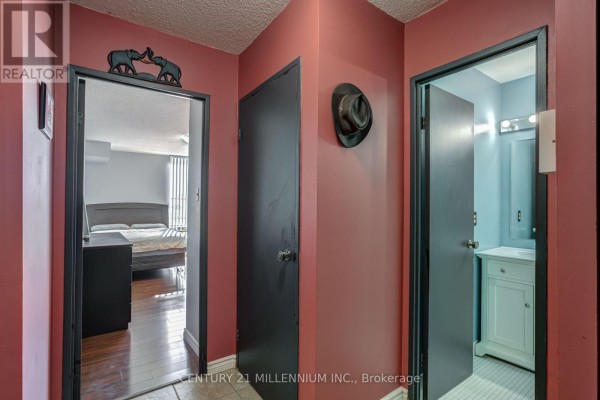 Primary Bedroom - 1905 - 25 Kensington Road, Brampton, ON L6T3W8 Photo 4