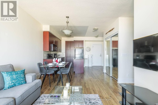 Kitchen - 1905 - 330 Burnhamthorpe Road W, Mississauga, ON L5B0E1 Photo 5