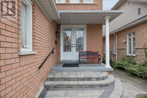 Kitchen - 1905 Wildflower Drive, Pickering, ON L1V7A7 Photo 3