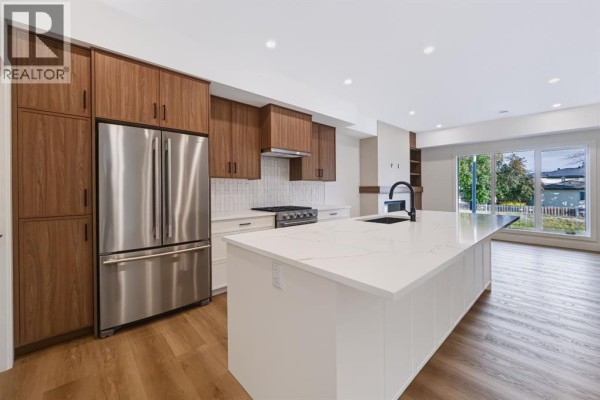 Kitchen - 1905b 17 Street Nw, Calgary, AB T2M5B4 Photo 3