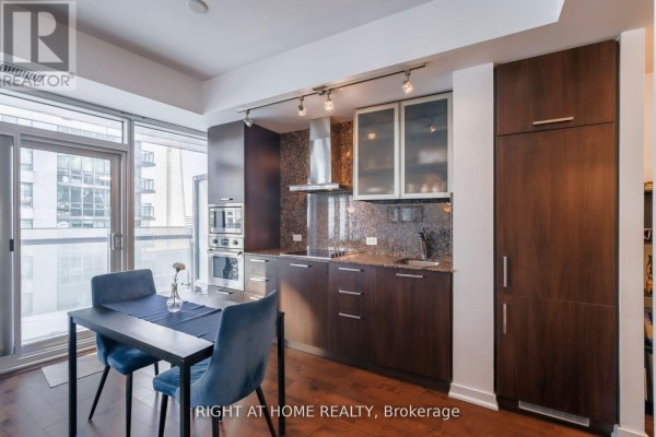 Bedroom - 1906 - 12 York Street, Toronto, ON M5J0A9 Photo 4