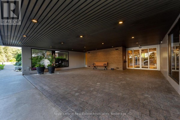 Kitchen - #1906 - 240 Scarlett Road, Toronto, ON M6N4X4 Photo 3