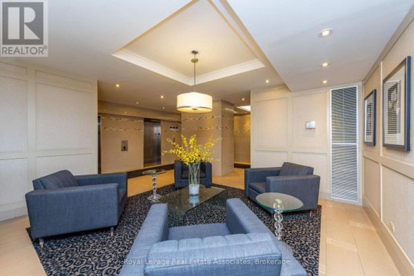 Foyer - #1906 - 240 Scarlett Road, Toronto, ON M6N4X4 Photo 5