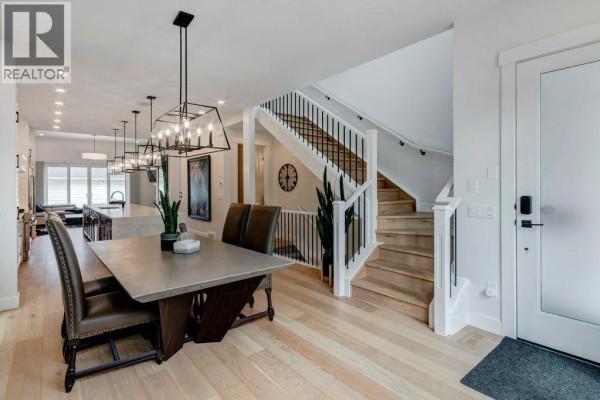 Living room - 1906 43 Avenue Sw, Calgary, AB T2T2M9 Photo 4