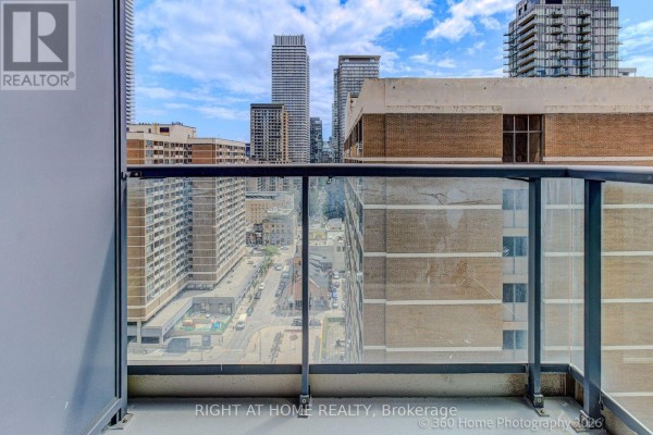 Den - 1907 - 1121 Bay Street, Toronto, ON M5S3L9 Photo 5
