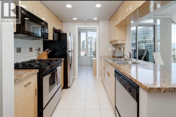 1907 1067 Marinaside Crescent, Vancouver, BC V6Z3A4 Photo 2